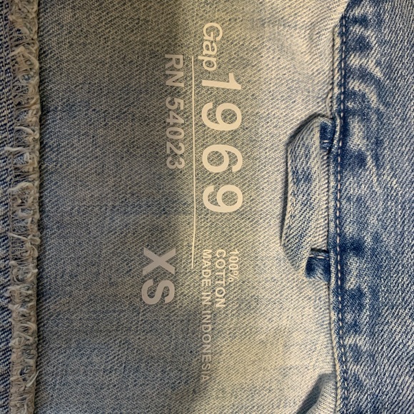 Light wash denim jacket! - Picture 2 of 2